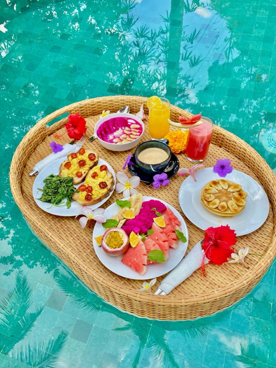 Fresh floating breakfast from local suppliers at Hubuddha Villas