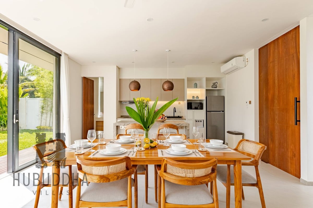 Hubuddha Villas Ubud Bali - Open-plan living room with modern furnishing and rice field views